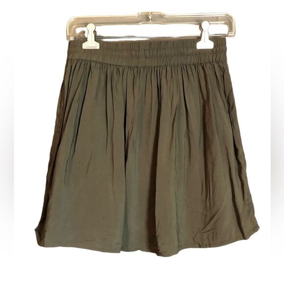 3 for $30! Olive green garage skirt. With pockets - Picture 9 of 9